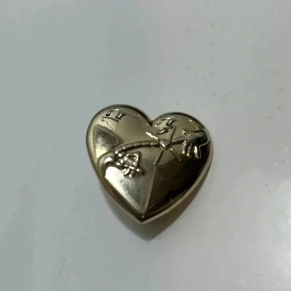 2/25$ Vintage E.T Universal Studios Variety Pin Brooch Gold Tone Heart - Picture 3 of 3